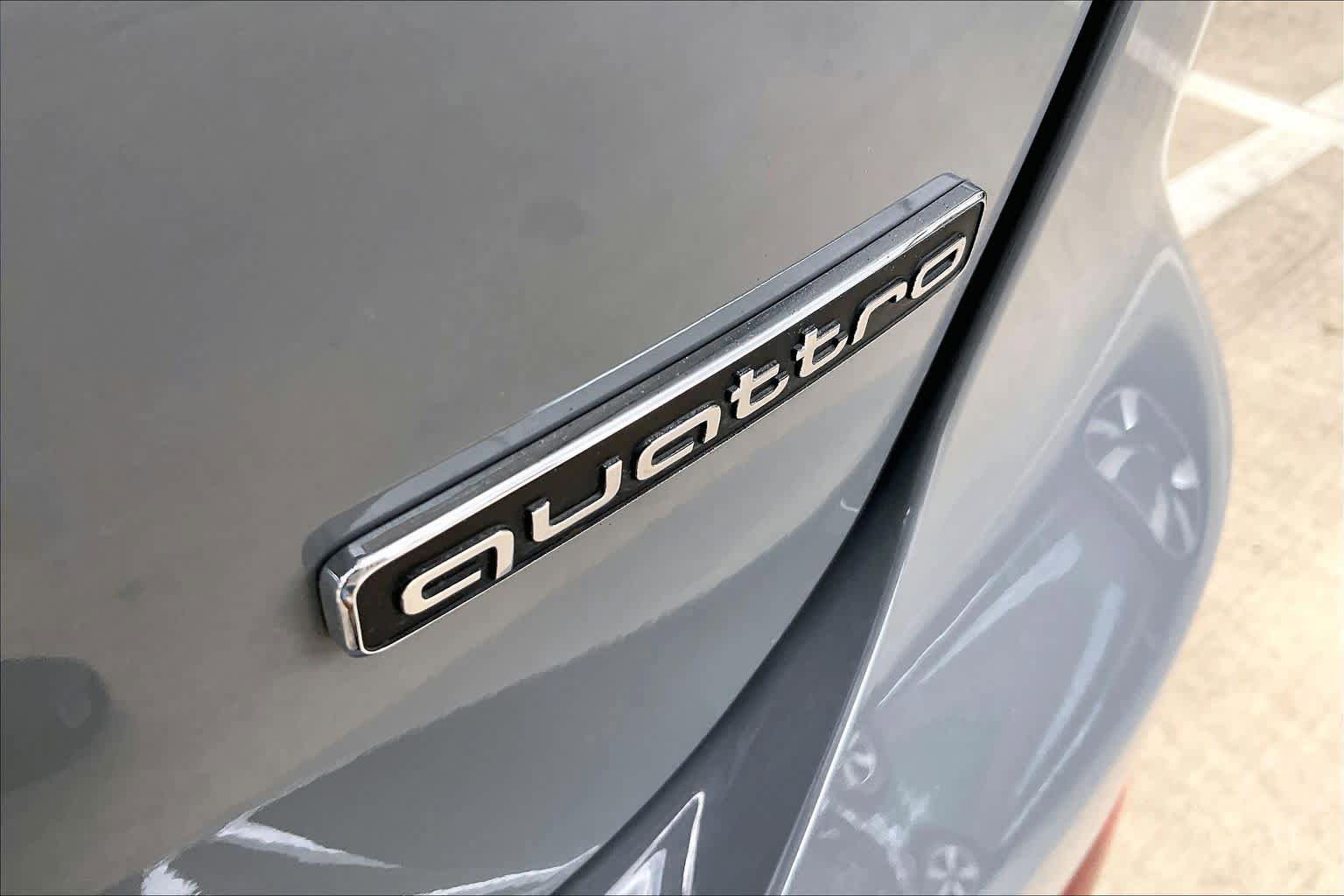 Used 2024 Audi Q4 e-tron Prestige AWD/4WD image 9
