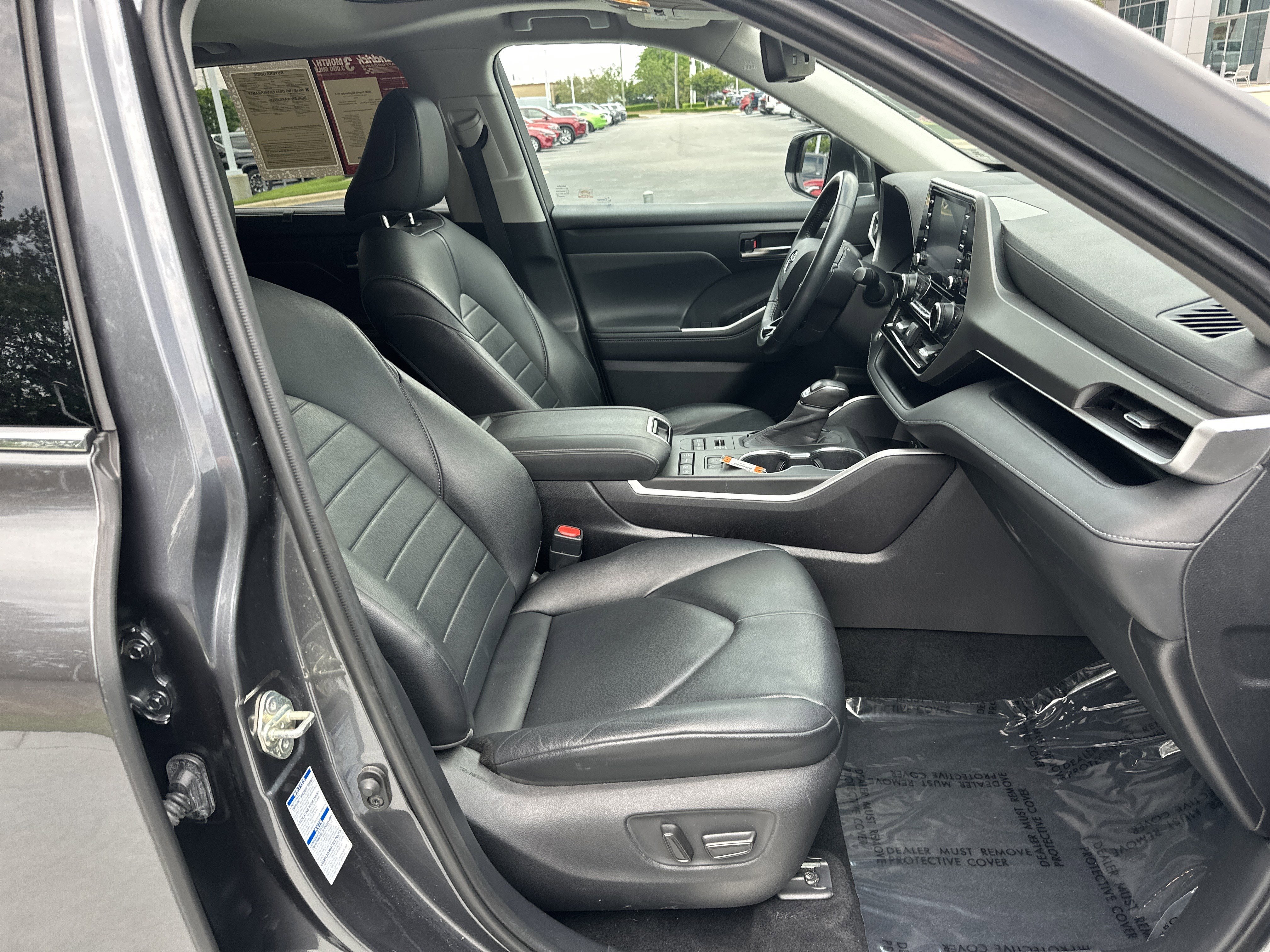 Used 2020 Toyota Highlander XLE AWD/4WD image 34