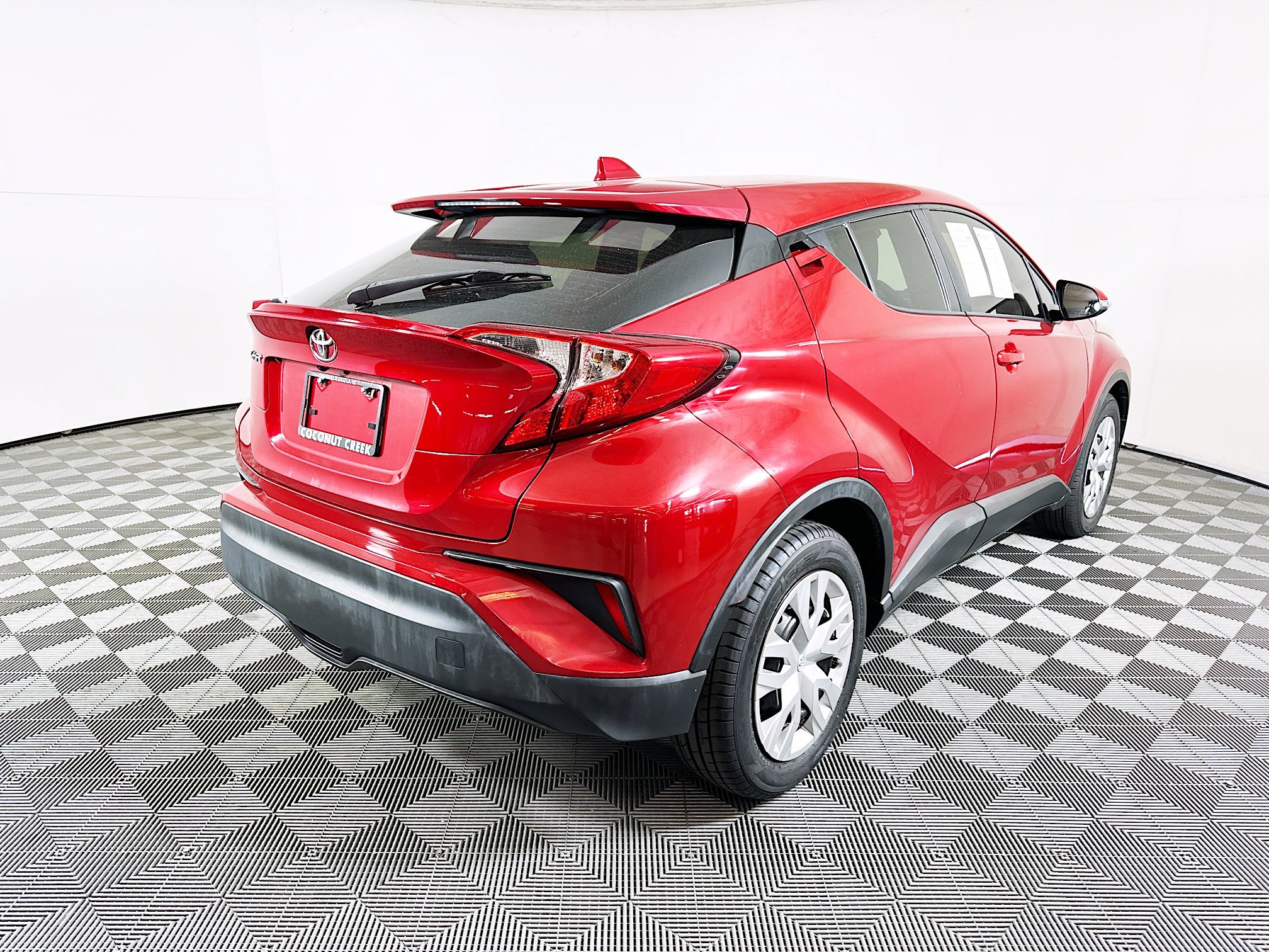Used 2020 Toyota C-HR LE FWD image 3