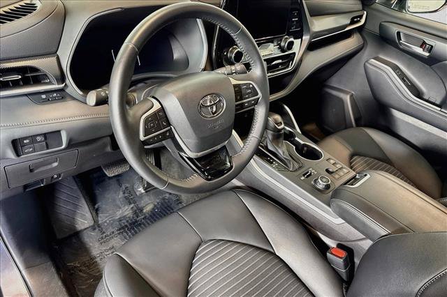Used 2025 Toyota Highlander XSE AWD/4WD image 9
