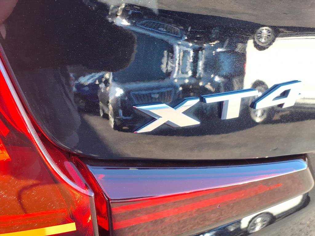 Certified 2023 Cadillac XT4 Luxury w/ Cold Weather Package image 11