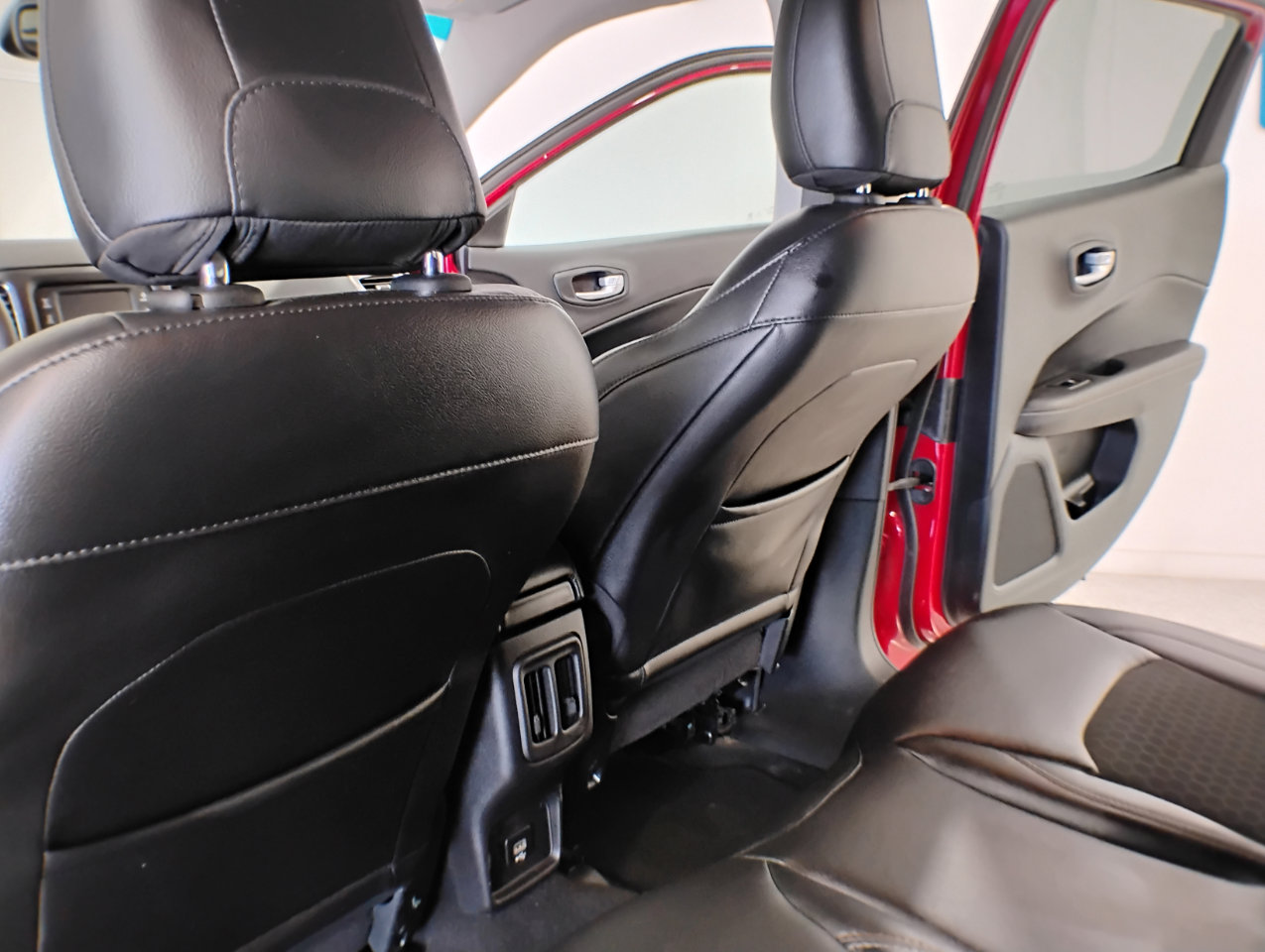 Used 2018 Jeep Compass Latitude image 9