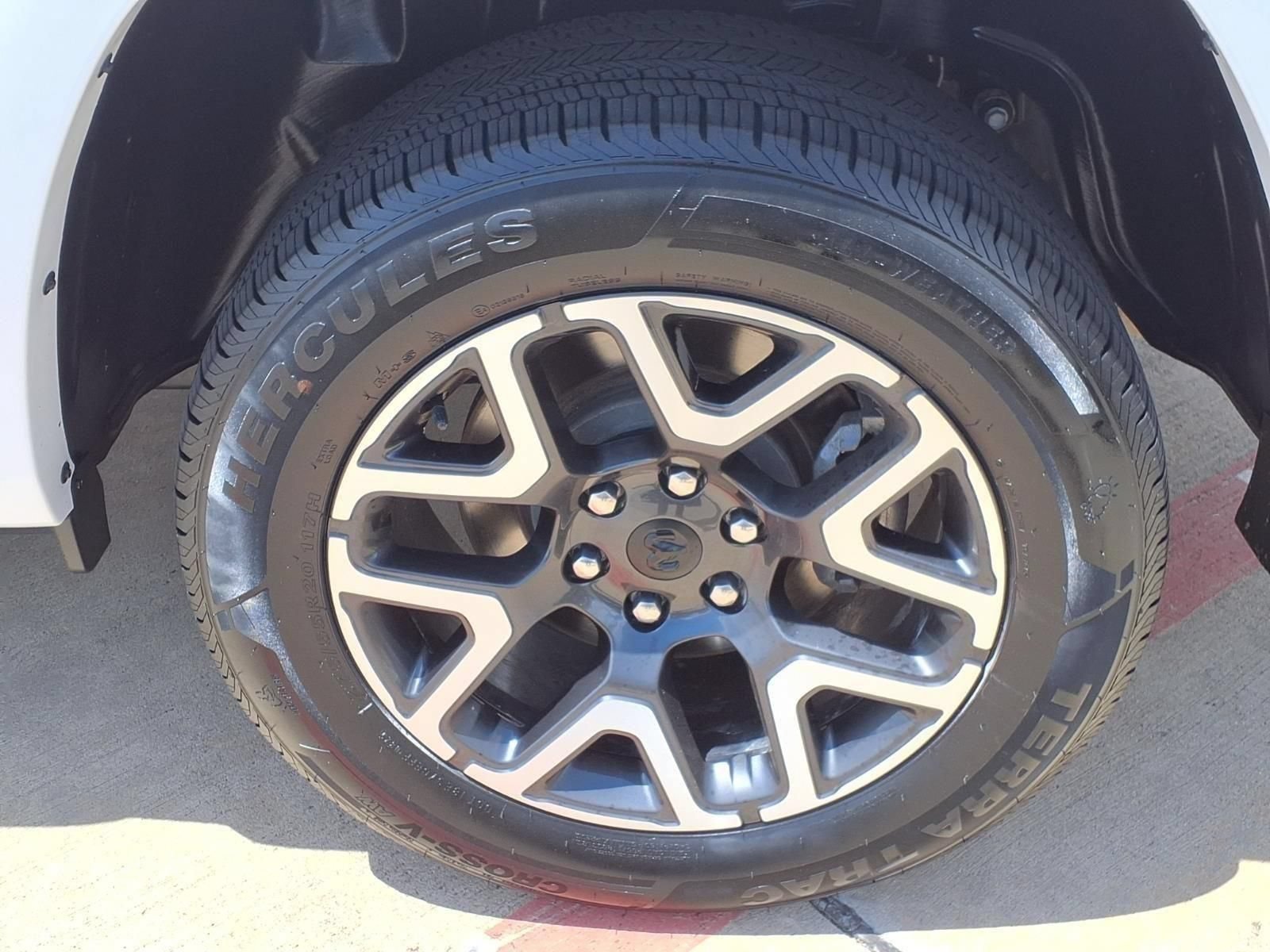 Used 2025 RAM 1500 Laramie AWD/4WD image 27