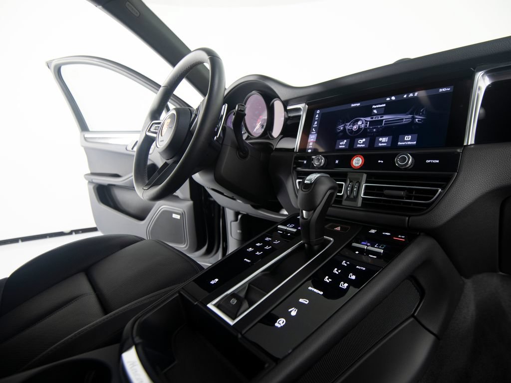 Certified 2026 Porsche Macan AWD/4WD image 30