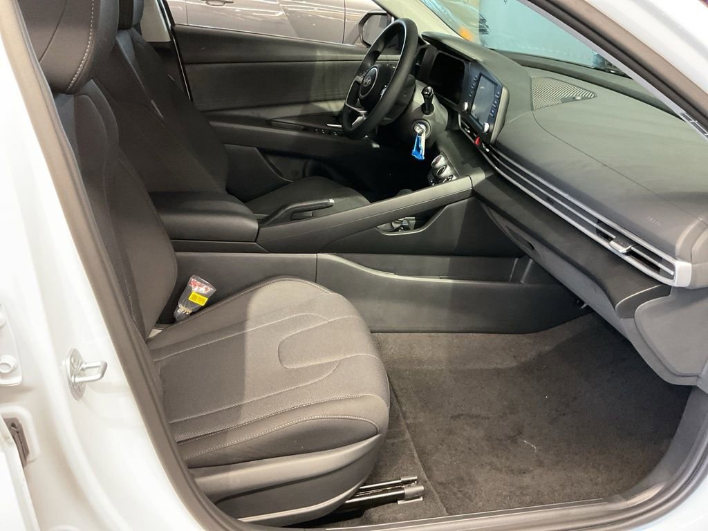 New 2026 Hyundai Elantra SE w/ Cargo Package image 19