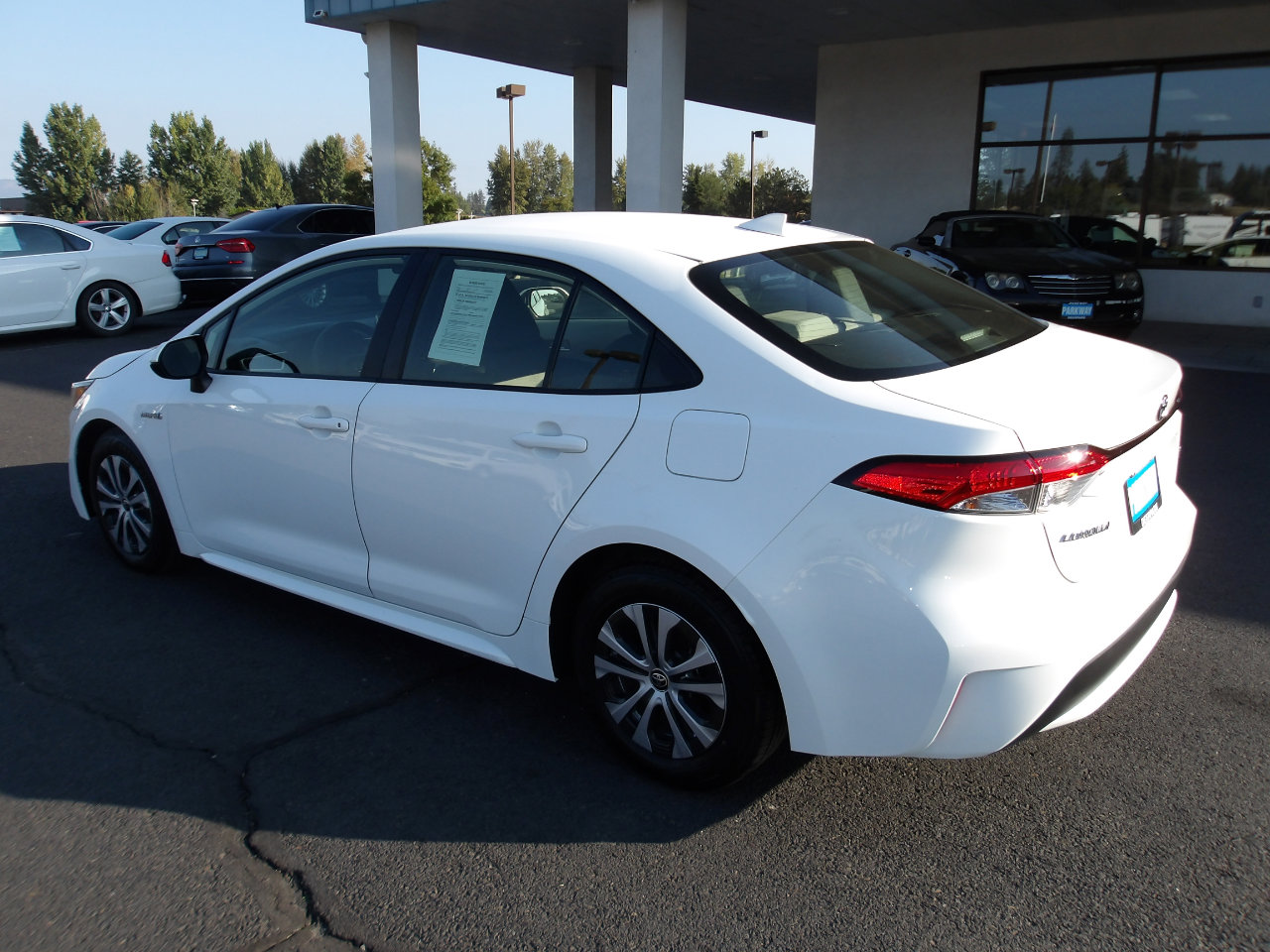 Used 2021 Toyota Corolla LE image 3