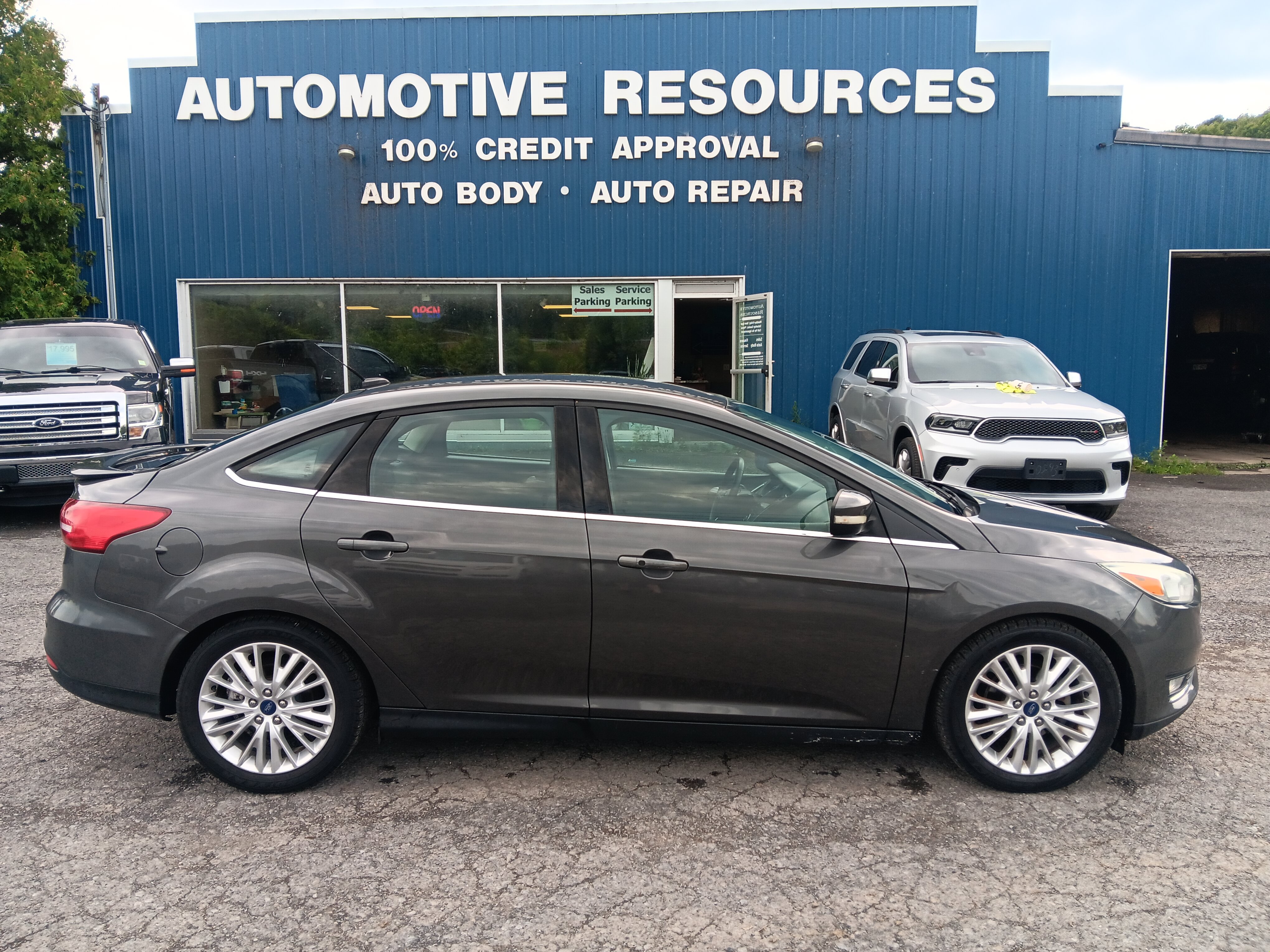 Used 2015 Ford Focus Titanium w/ Titanium Cold Weather Package FWD image 5