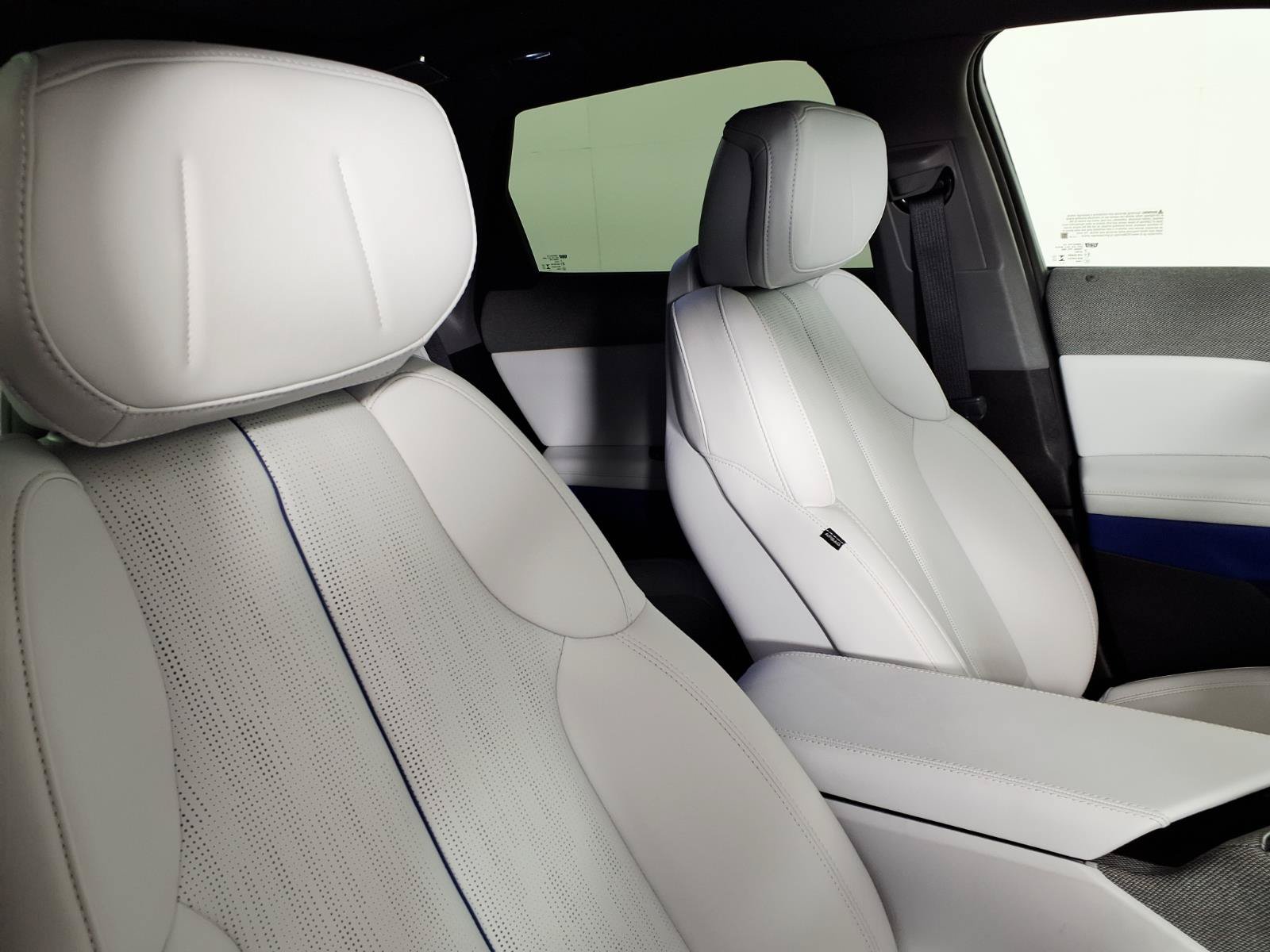 Certified 2025 Cadillac Optiq Luxury 2 AWD/4WD image 10