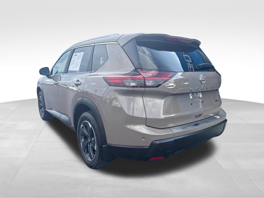 Used 2024 Nissan Rogue SV w/ SV Premium Package FWD image 3
