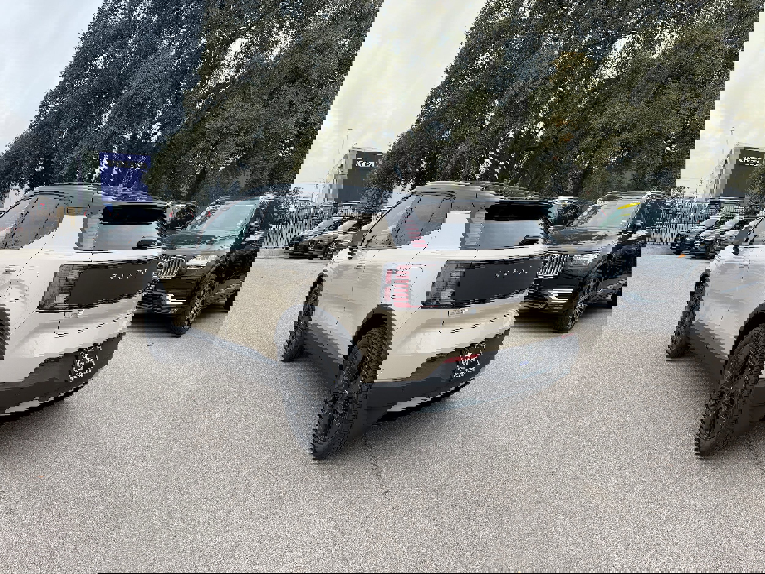 New 2026 Volvo EX30 Cross Country Ultra w/ Protection Package Premier image 4