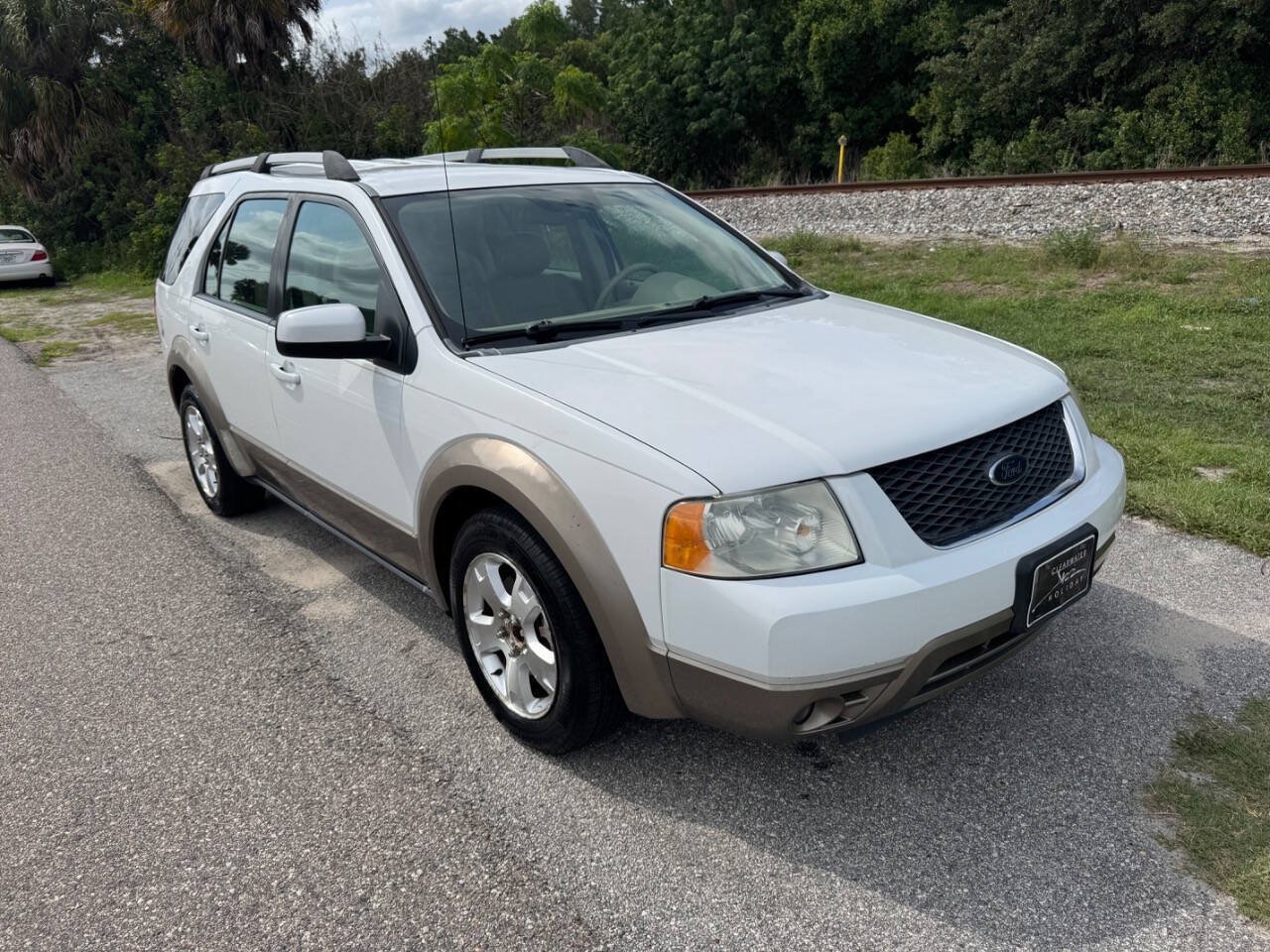 Used 2005 Ford Freestyle SEL AWD/4WD image 2