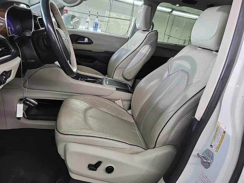 Used 2021 Chrysler Pacifica Limited w/ Premium & Safety Sphere Group AWD/4WD image 8
