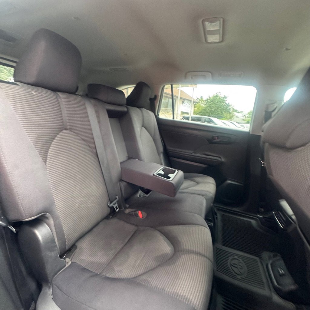 Used 2022 Toyota Highlander L image 15