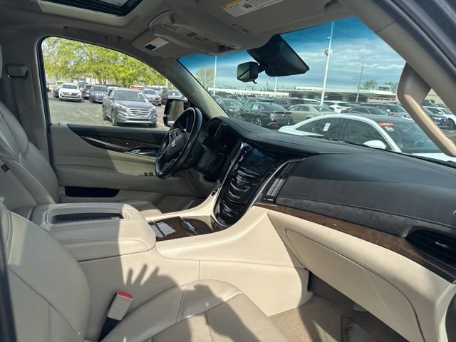 Used 2018 Cadillac Escalade Premium Luxury AWD/4WD image 8
