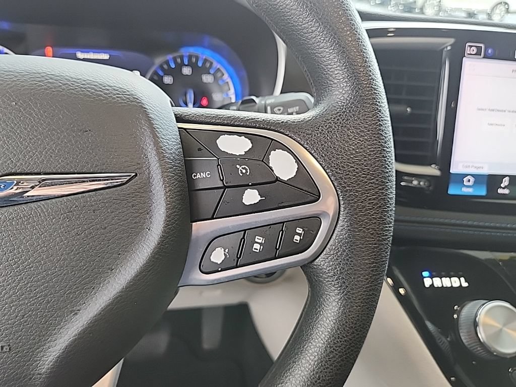 Used 2021 Chrysler Pacifica Touring FWD image 15