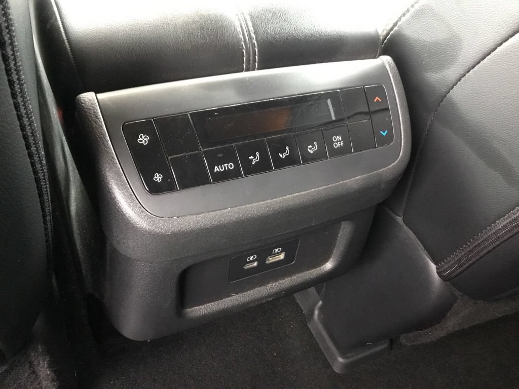Used 2023 Nissan Pathfinder SL AWD/4WD image 31