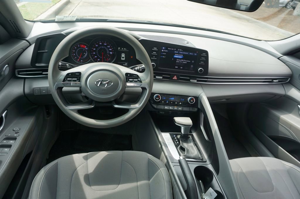 Used 2022 Hyundai Elantra SEL FWD image 6