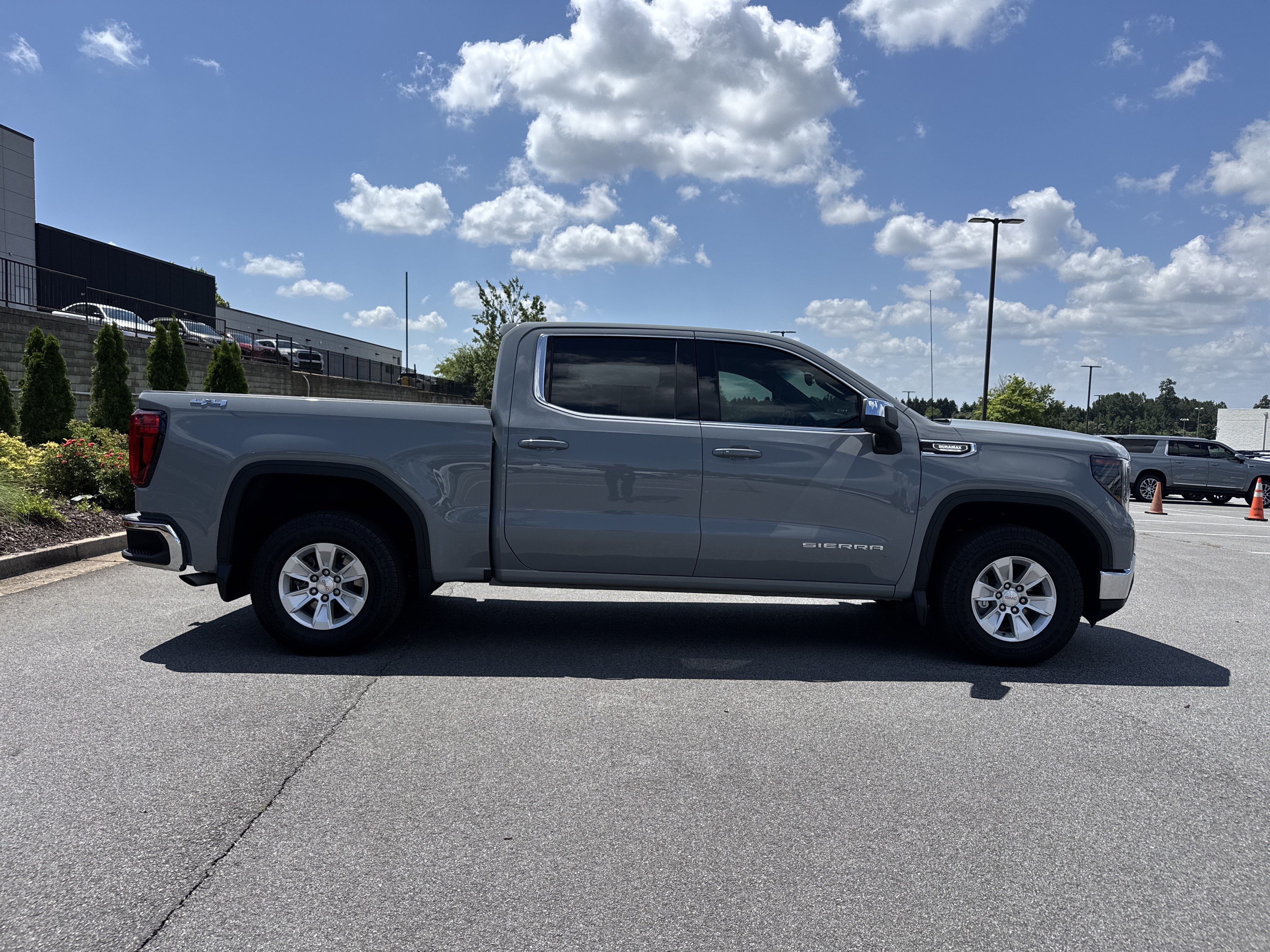 Used 2024 GMC Sierra 1500 SLE w/ Preferred Package AWD/4WD image 11
