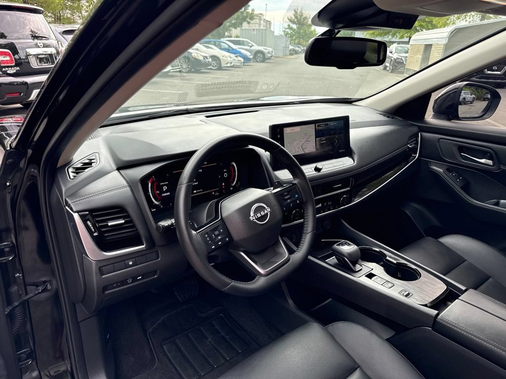 Certified 2025 Nissan Rogue SL FWD image 17