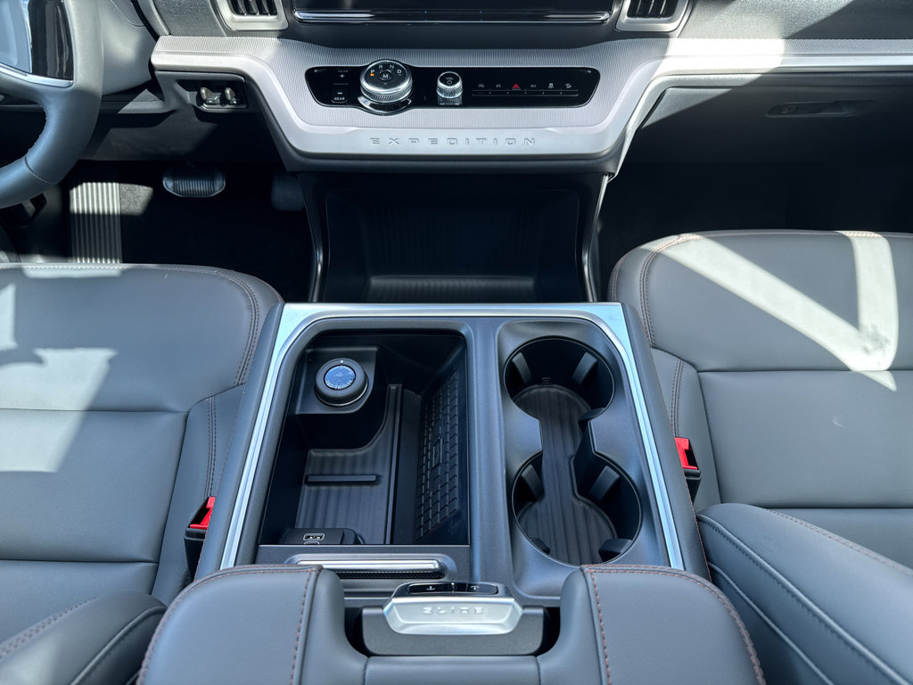 New 2025 Ford Expedition Active image 24