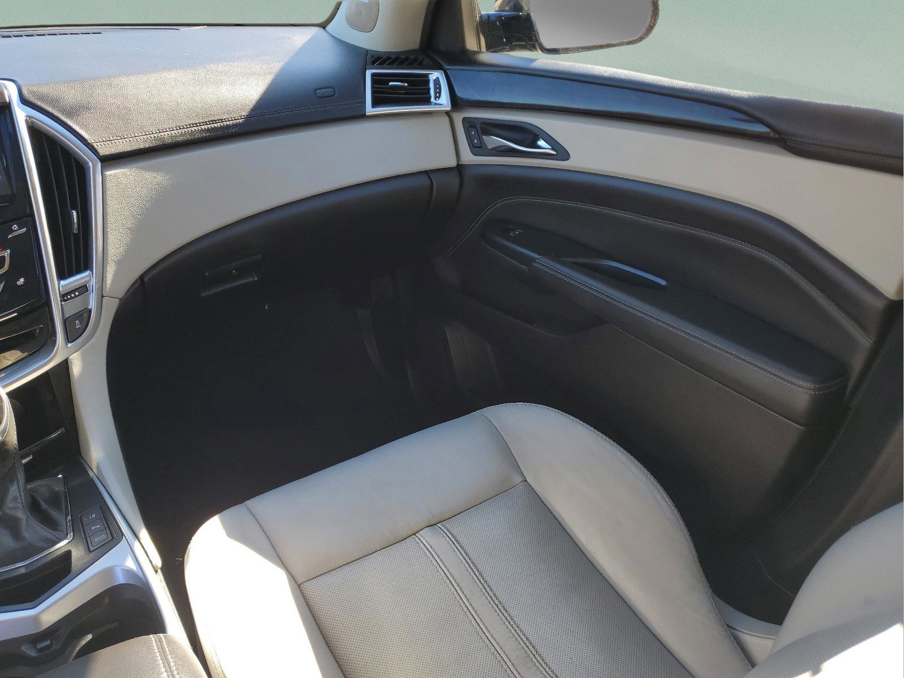 Used 2016 Cadillac SRX Performance w/ Driver Awareness Package image 12