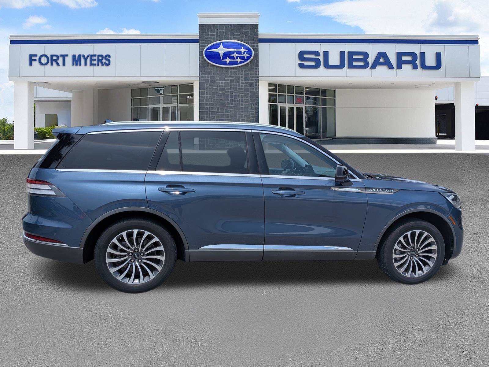 Used 2020 Lincoln Aviator Reserve w/ Equipment Group 201A AWD/4WD image 3