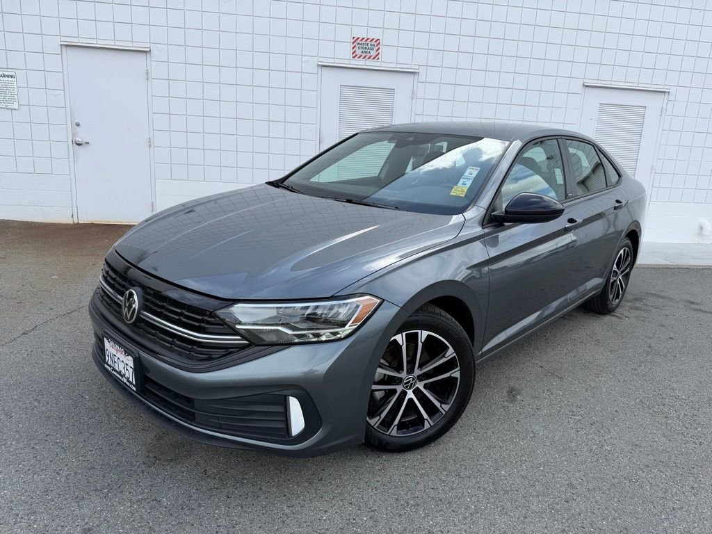 Used 2024 Volkswagen Jetta Sport image 1