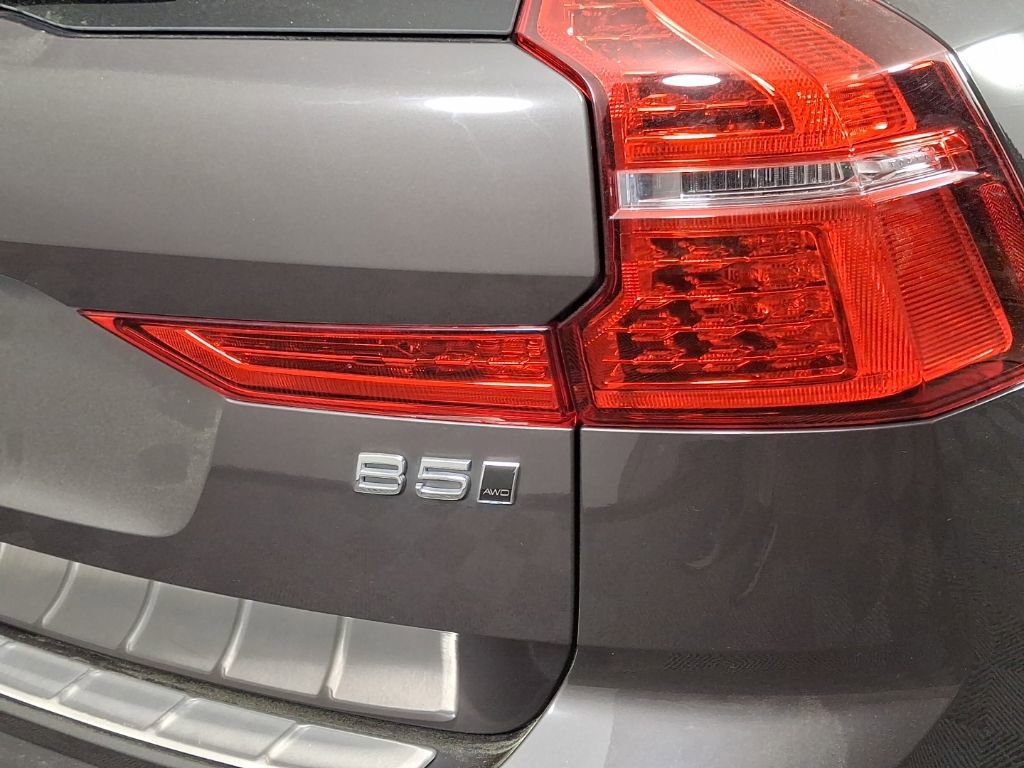 Certified 2024 Volvo XC60 B5 Core w/ Climate Package AWD/4WD image 11