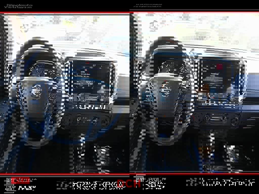 Used 2025 Nissan Frontier SV image 8