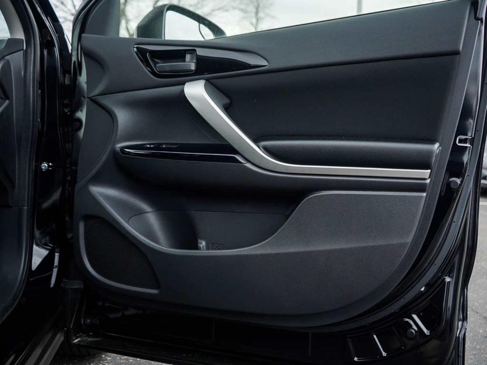 New 2025 Mitsubishi Eclipse Cross LE image 9