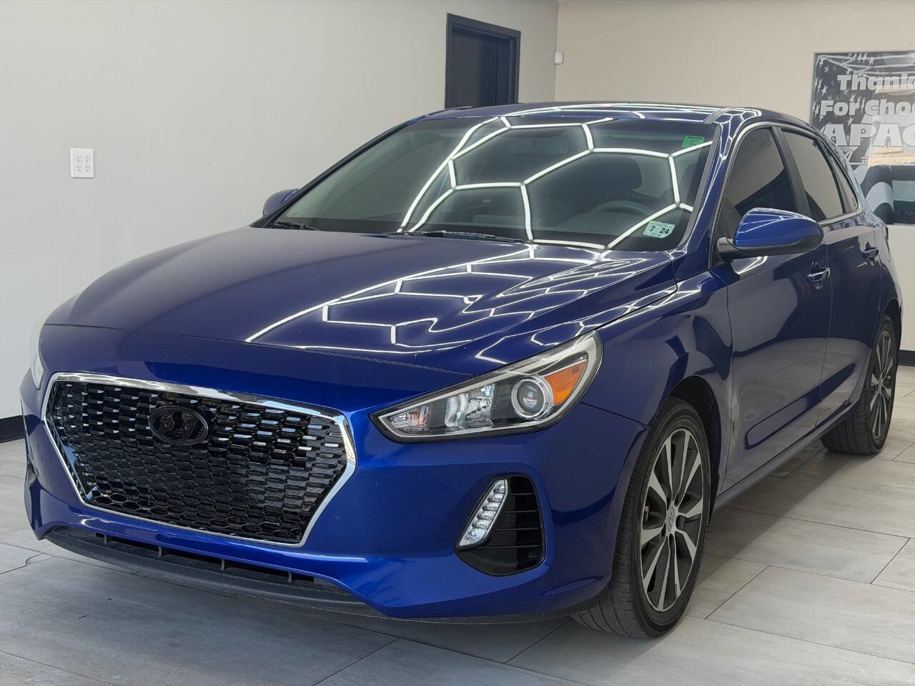 Used 2019 Hyundai Elantra GT FWD image 2