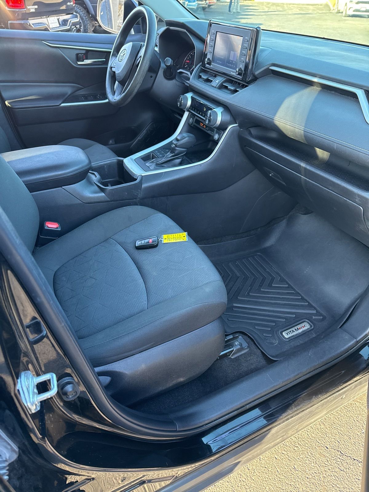 Used 2022 Toyota RAV4 XLE image 25