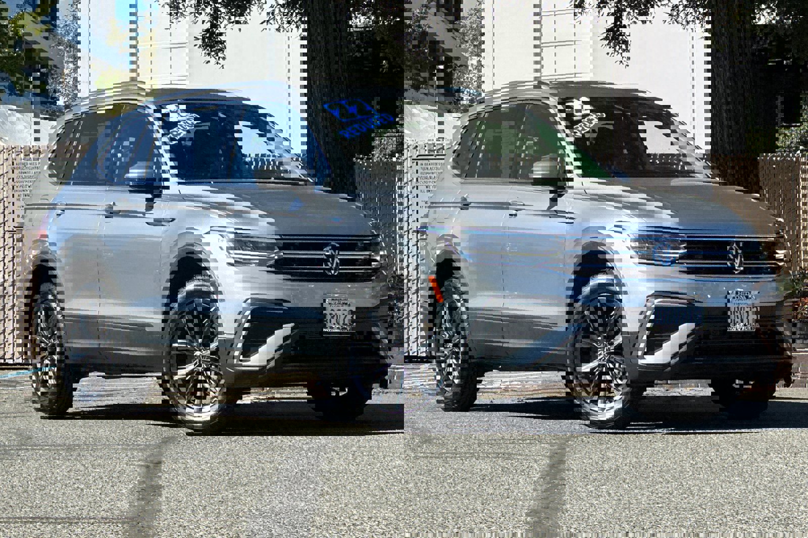 Used 2022 Volkswagen Tiguan SE image 2