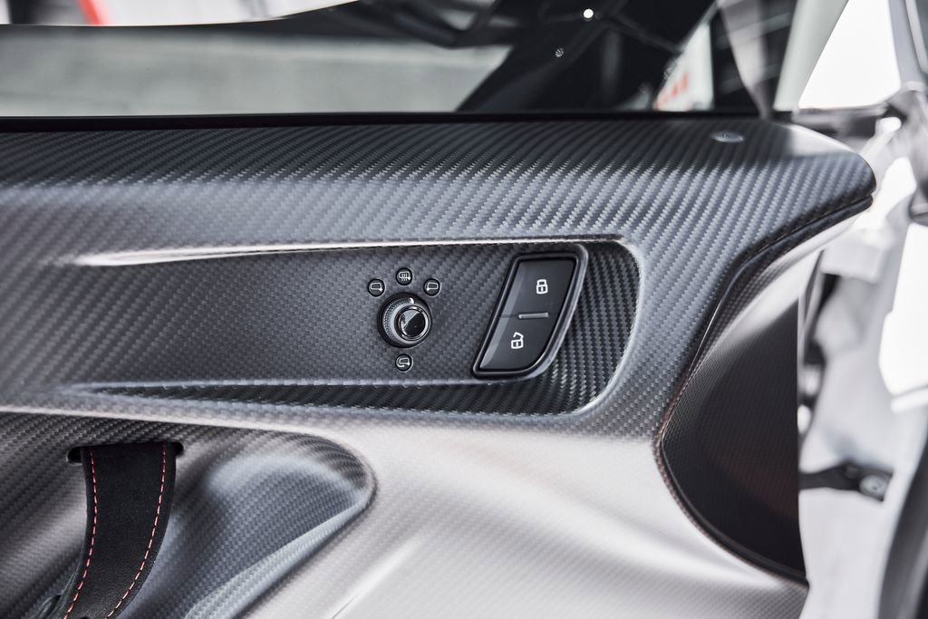 Used 2024 Lamborghini Huracan STO RWD image 40