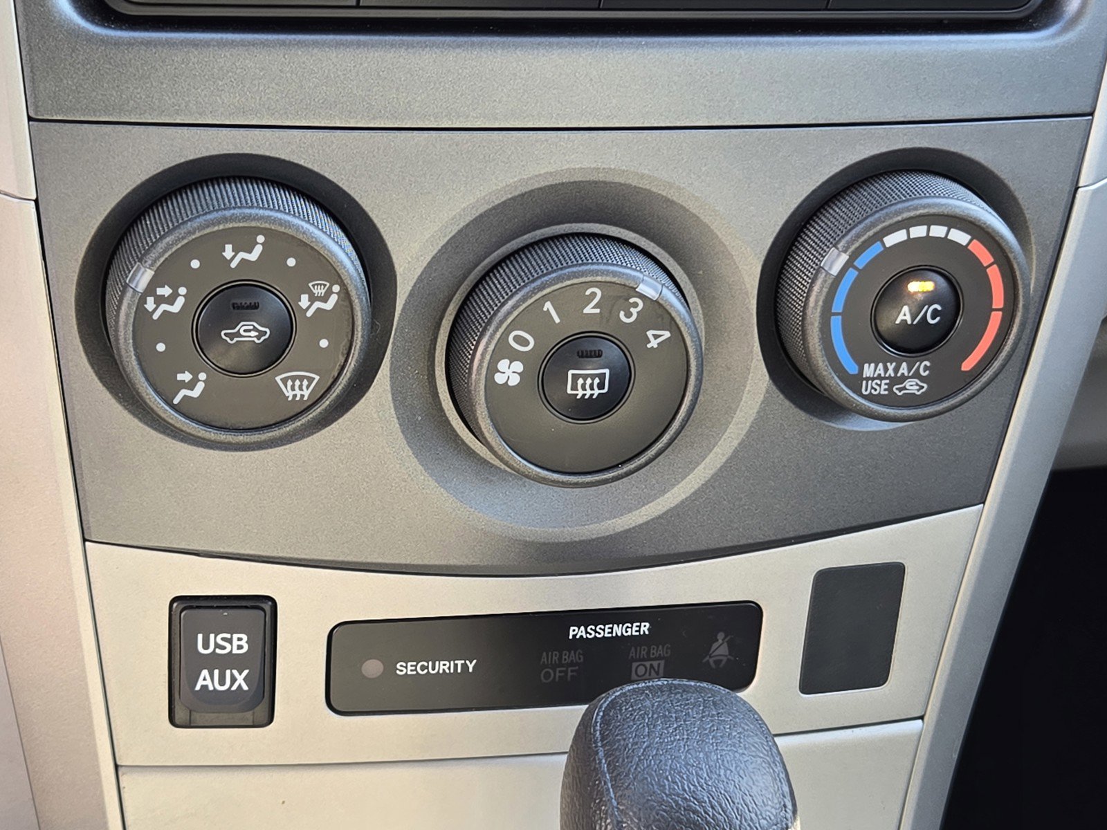 Used 2012 Toyota Corolla LE image 18