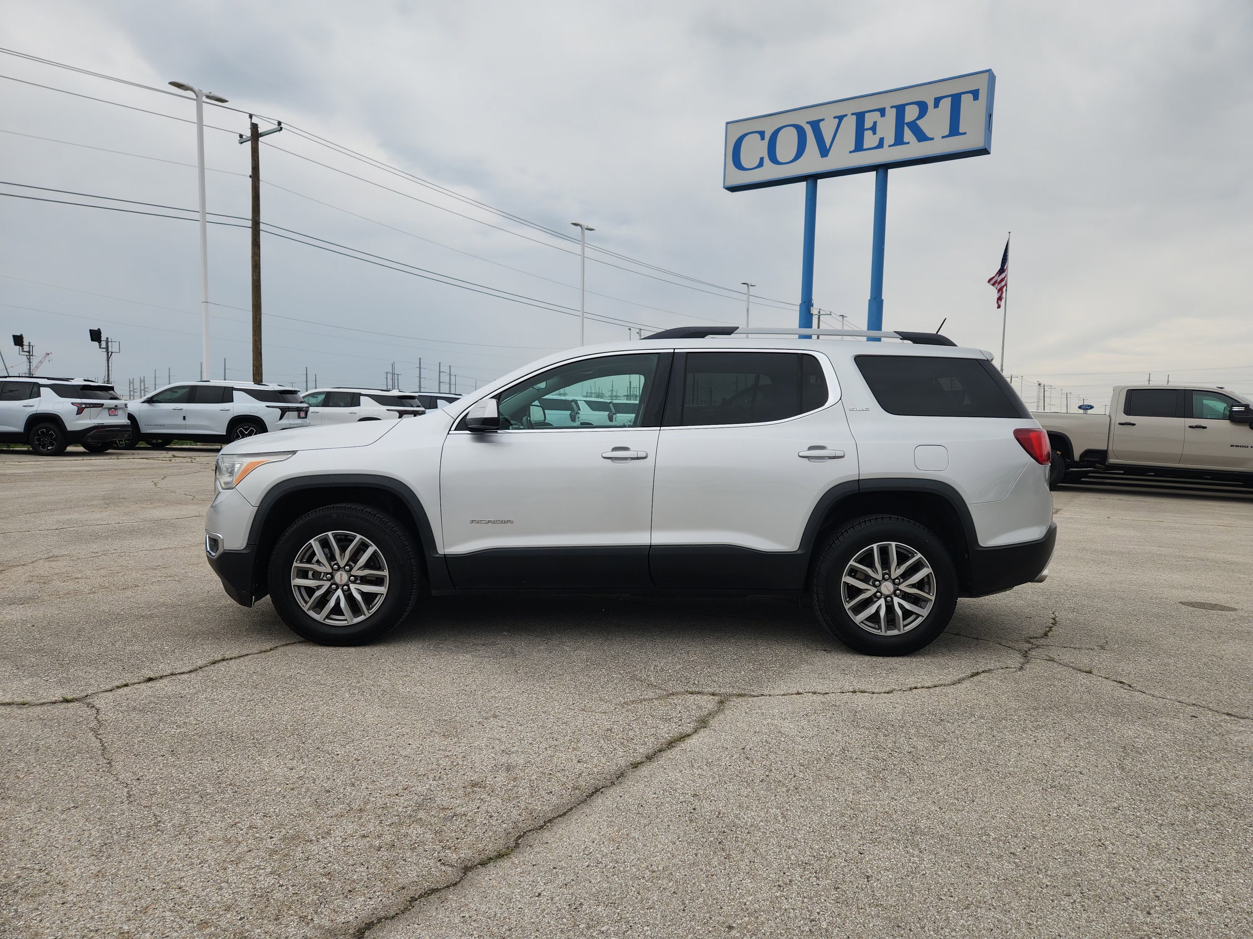 Used 2018 GMC Acadia SLE w/ Driver Alert Package I FWD image 4