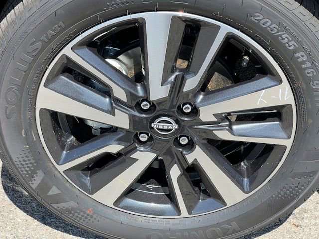 New 2025 Nissan Versa SV w/ Trunk Package FWD image 10