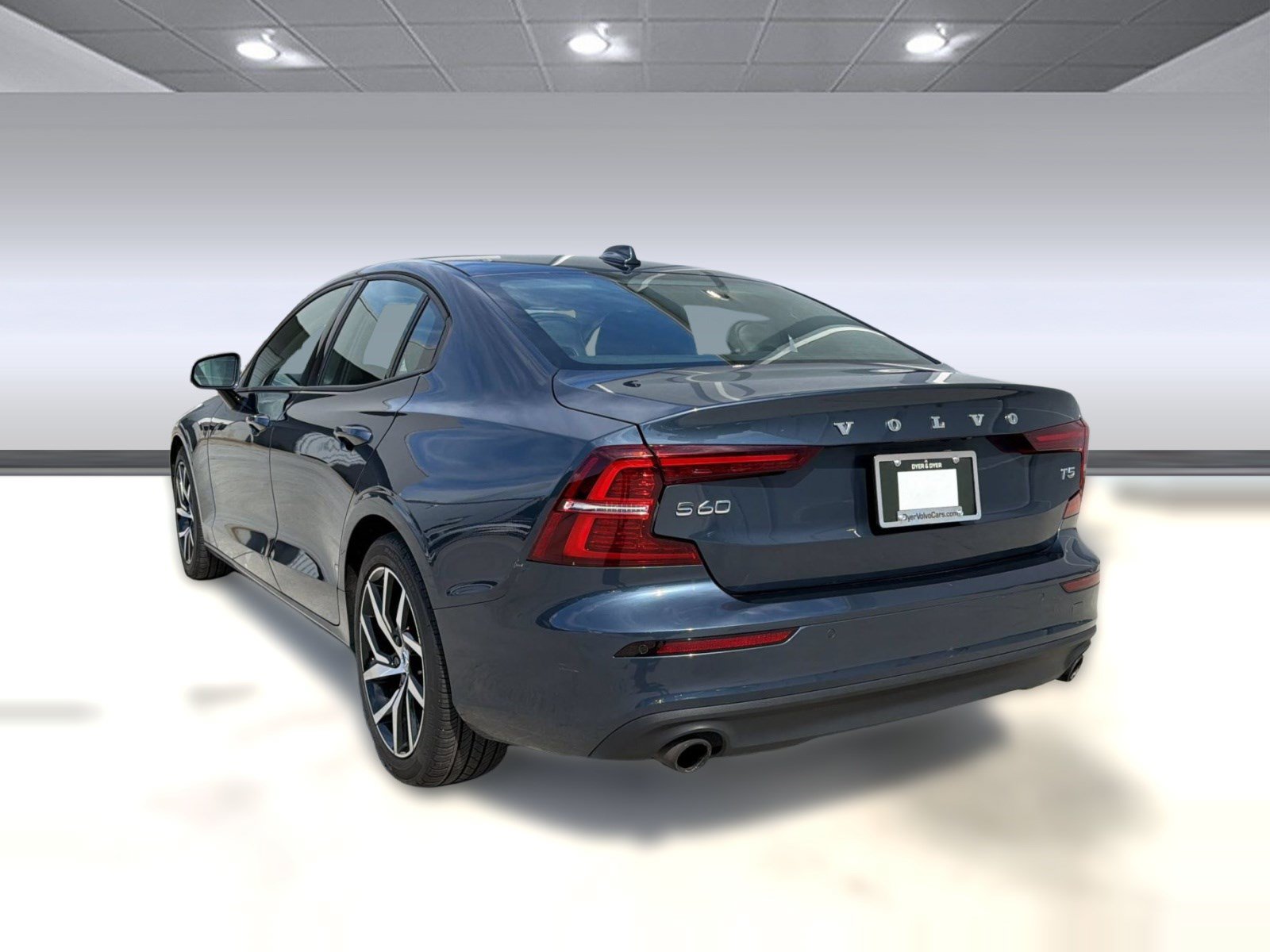 Used 2020 Volvo S60 T5 Momentum FWD image 3