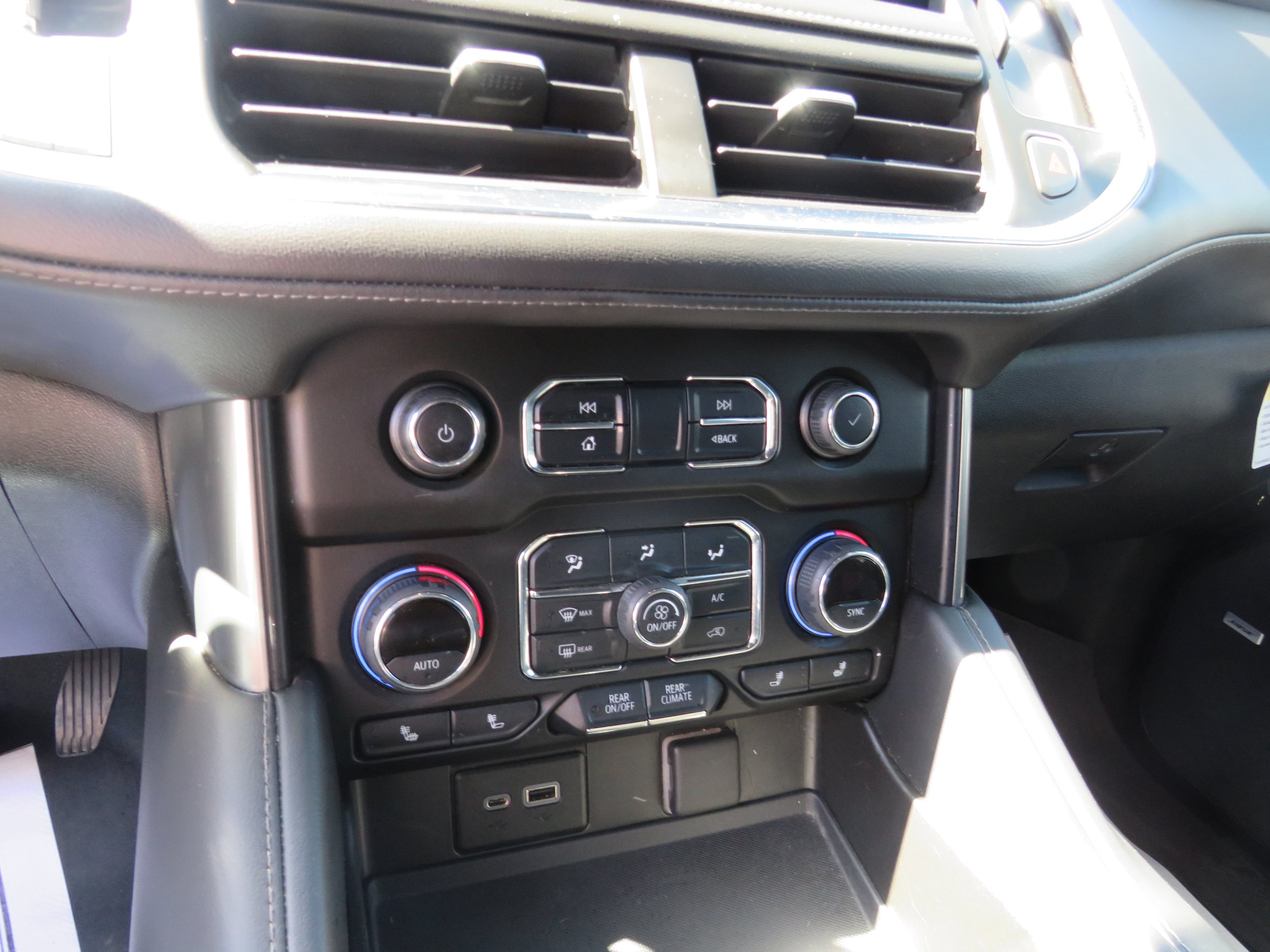Used 2022 Chevrolet Tahoe LT AWD/4WD image 12