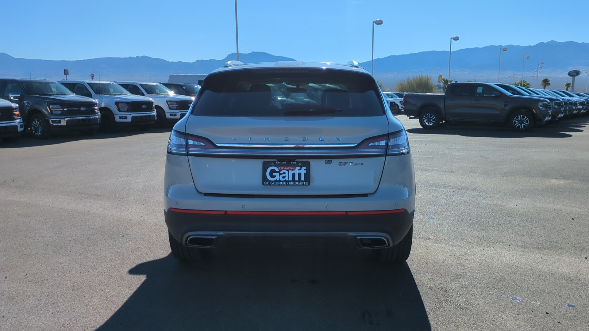 Used 2020 Lincoln Nautilus Reserve w/ Equipment Group 201A image 5