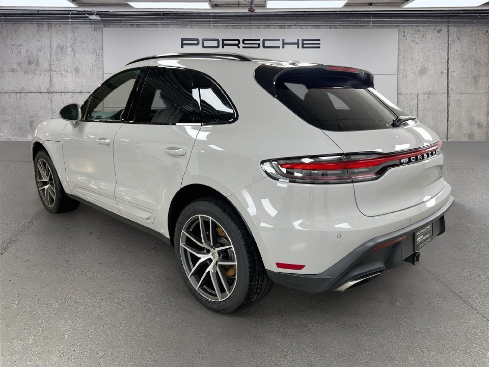 Certified 2024 Porsche Macan AWD/4WD image 3