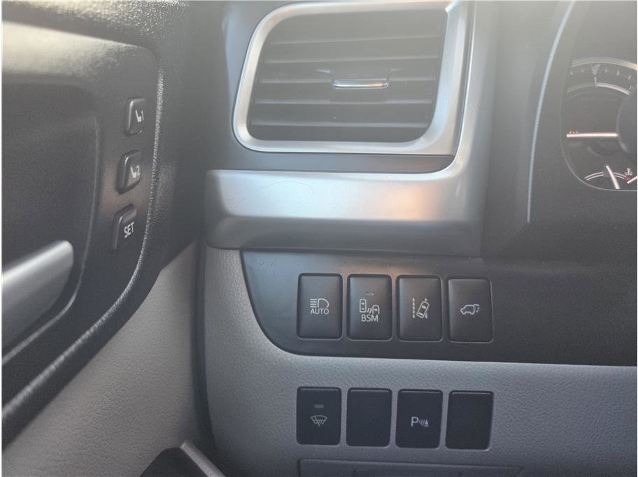 Used 2015 Toyota Highlander Limited w/ Driver Technology Package AWD/4WD image 15
