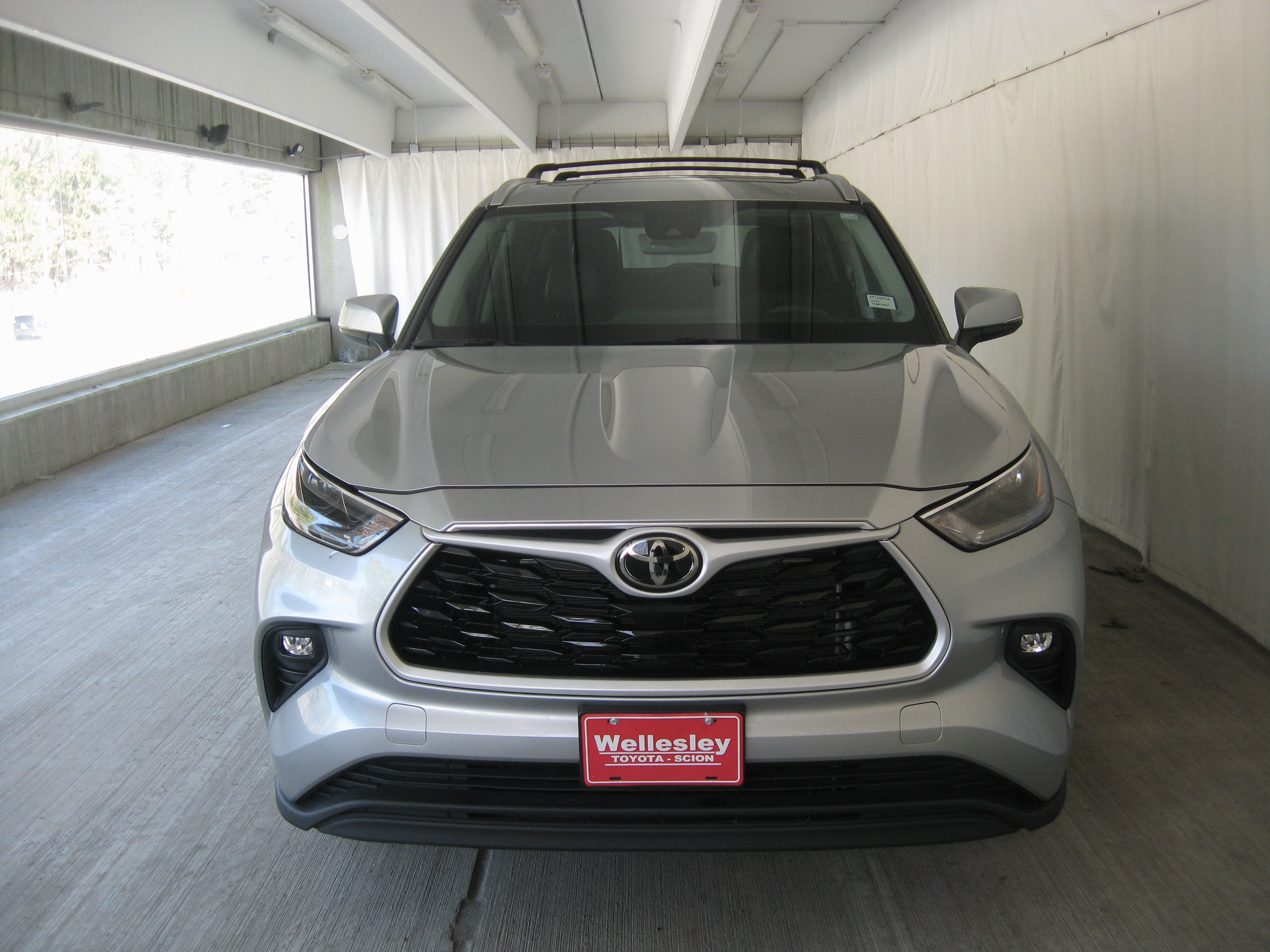 Used 2023 Toyota Highlander XLE image 4