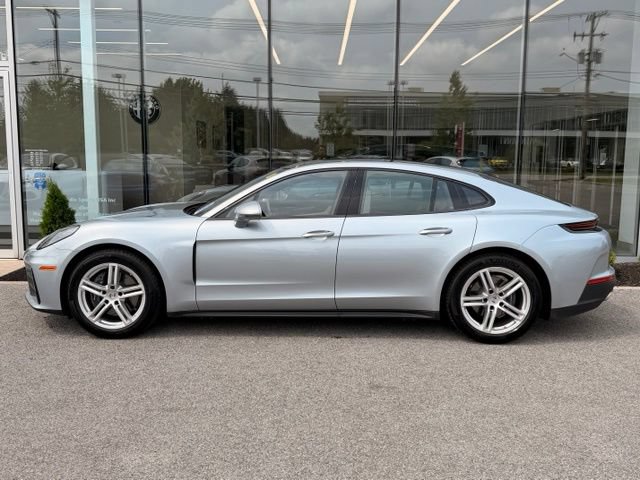Used 2024 Porsche Panamera RWD image 3