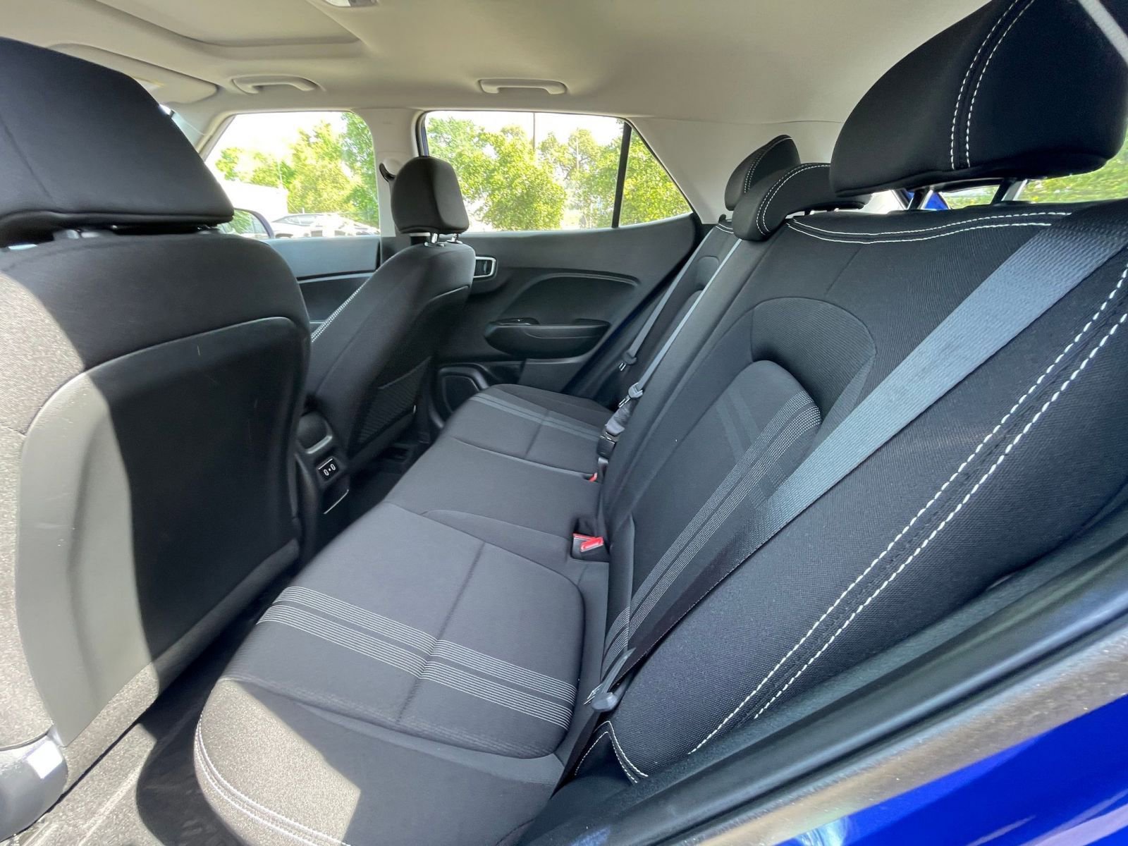 Used 2025 Hyundai Venue SEL image 24