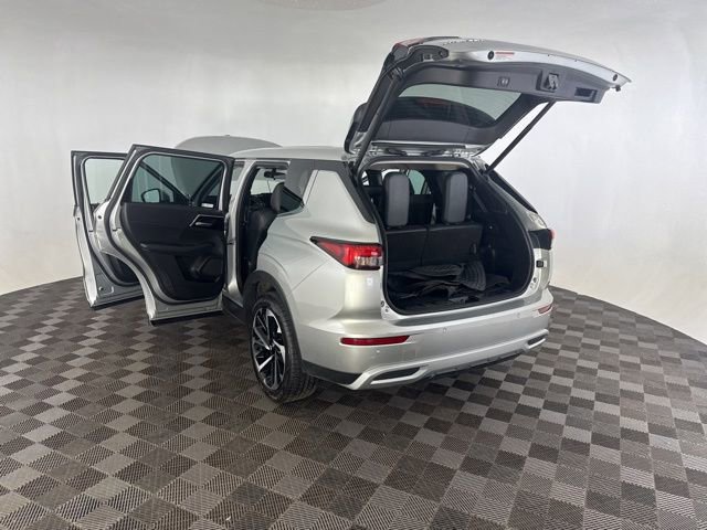 Used 2023 Mitsubishi Outlander SE AWD/4WD image 16