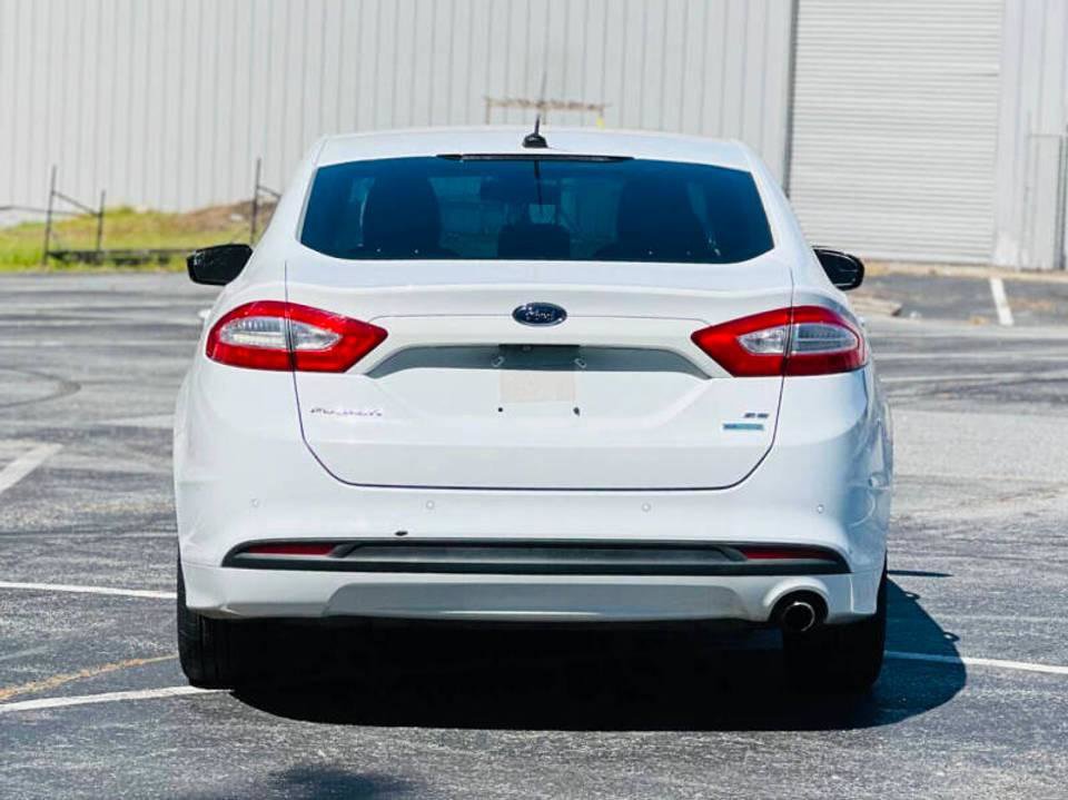 Used 2016 Ford Fusion SE w/ Equipment Group 202A image 6