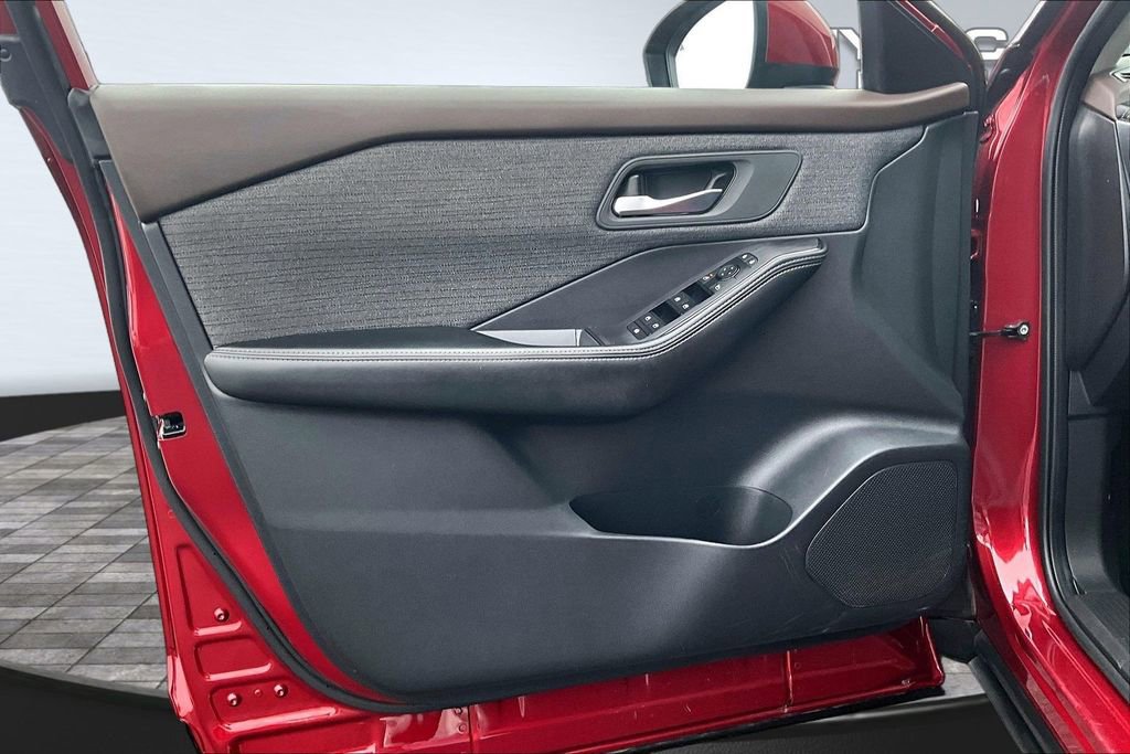 Used 2023 Nissan Rogue SV image 22