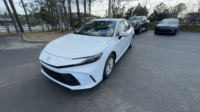 Used 2025 Toyota Camry LE image 7