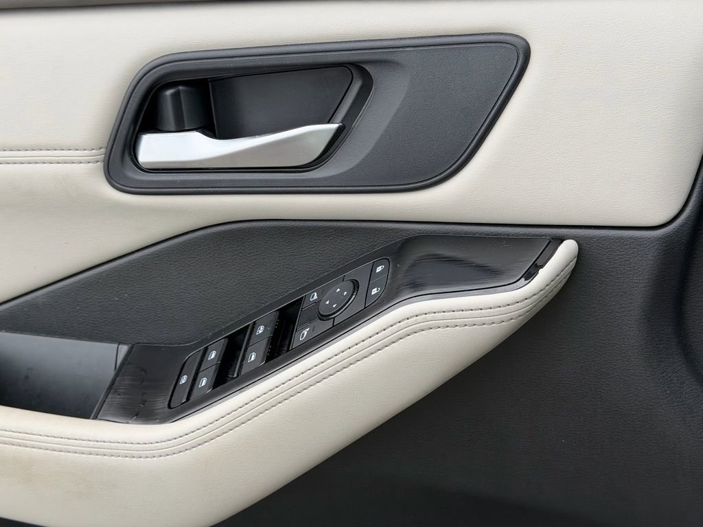 Certified 2023 Nissan Rogue SV w/ SV Premium B Package FWD image 23